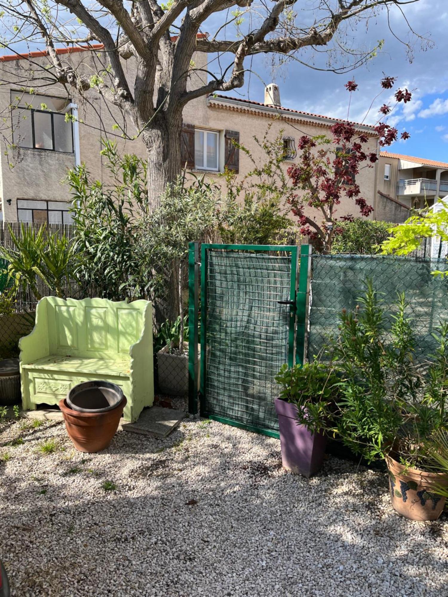 De 13 Apartment *