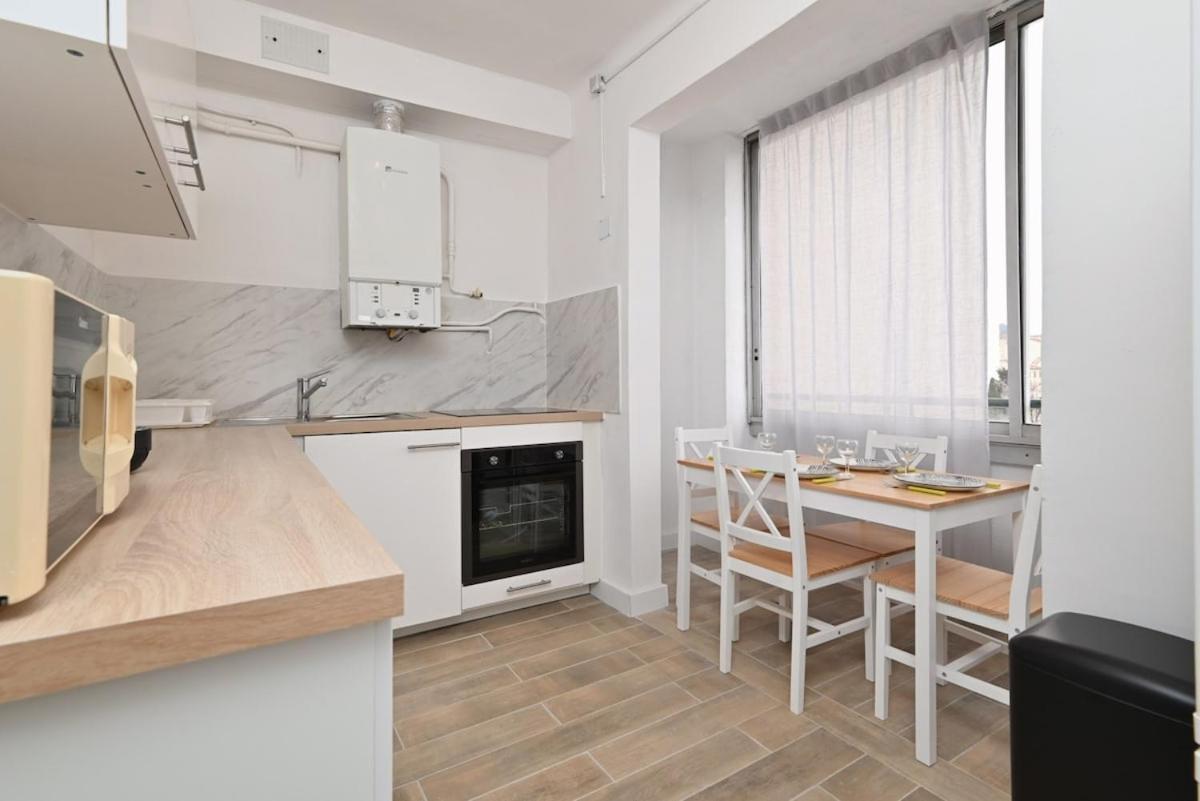 2 Pieces Avec Balcon Apartment