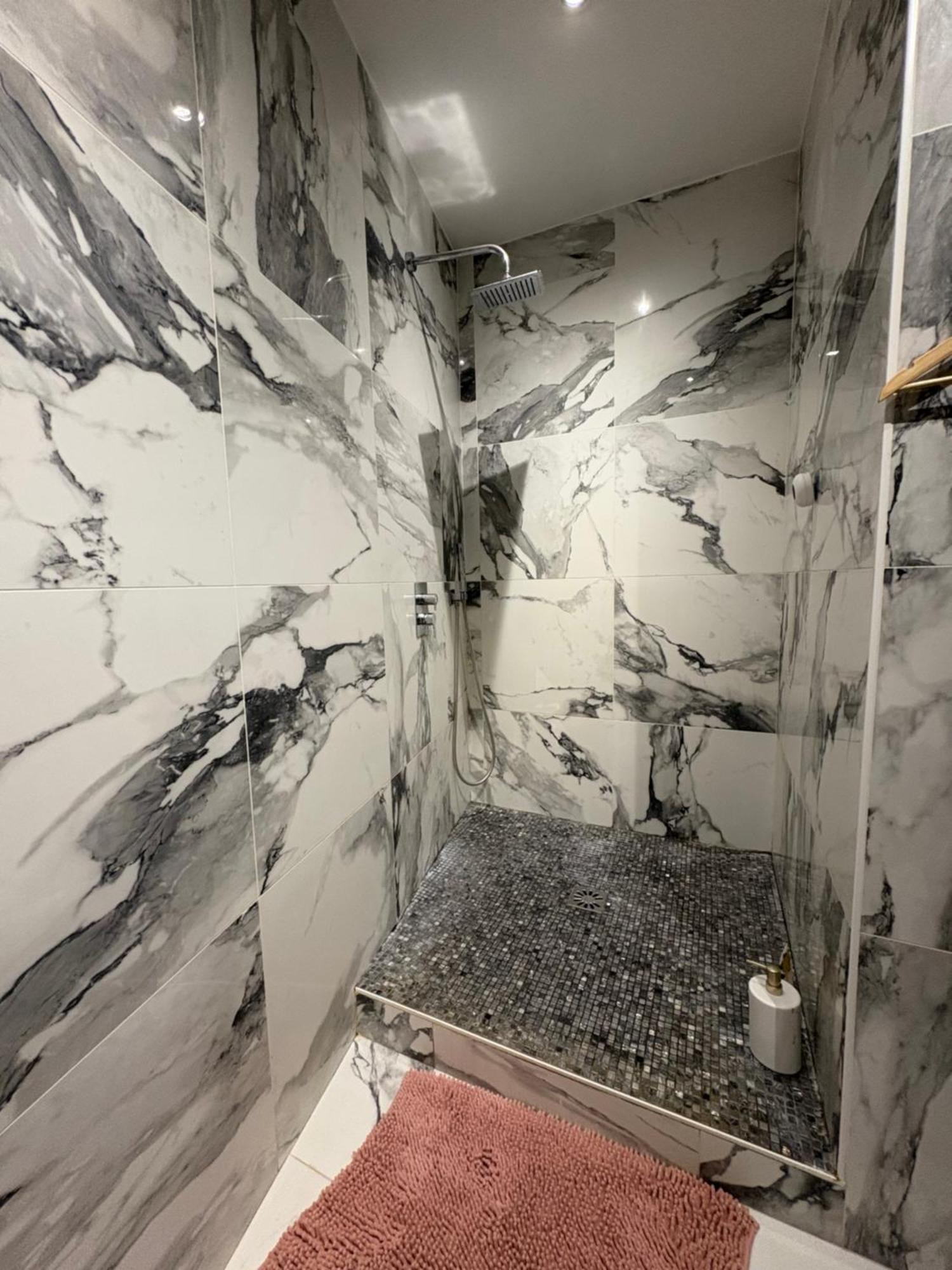 2 Proche Apartment *