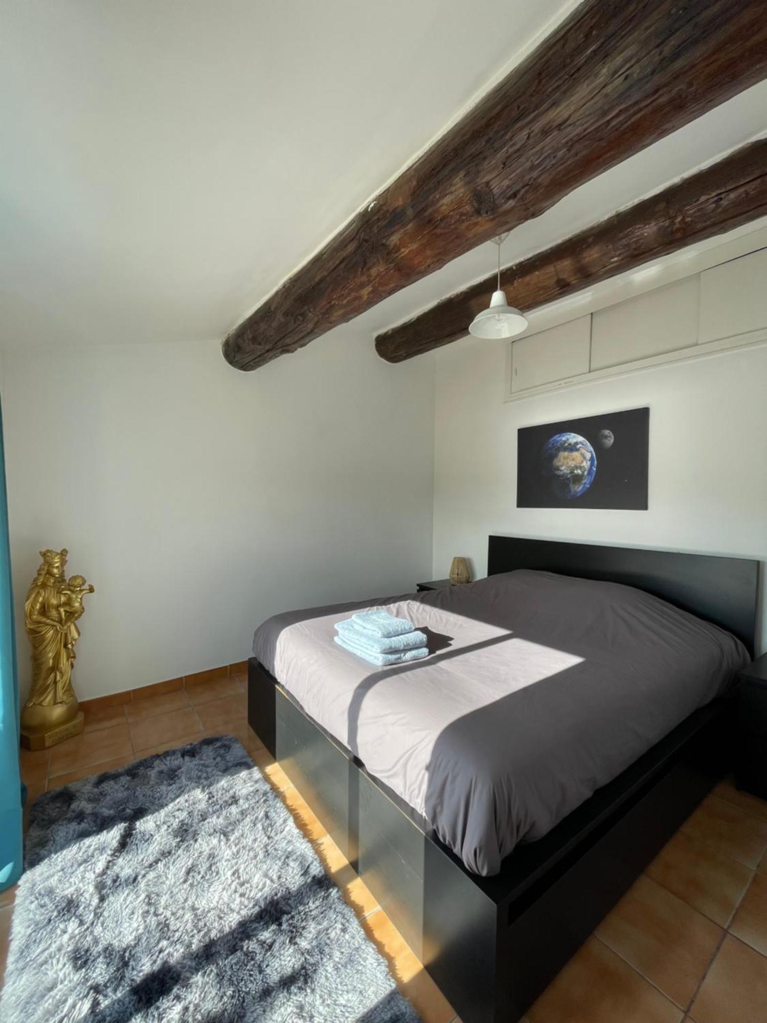 Hostel Vue Imprenable Vieux-port Et Notre Dame Marseille