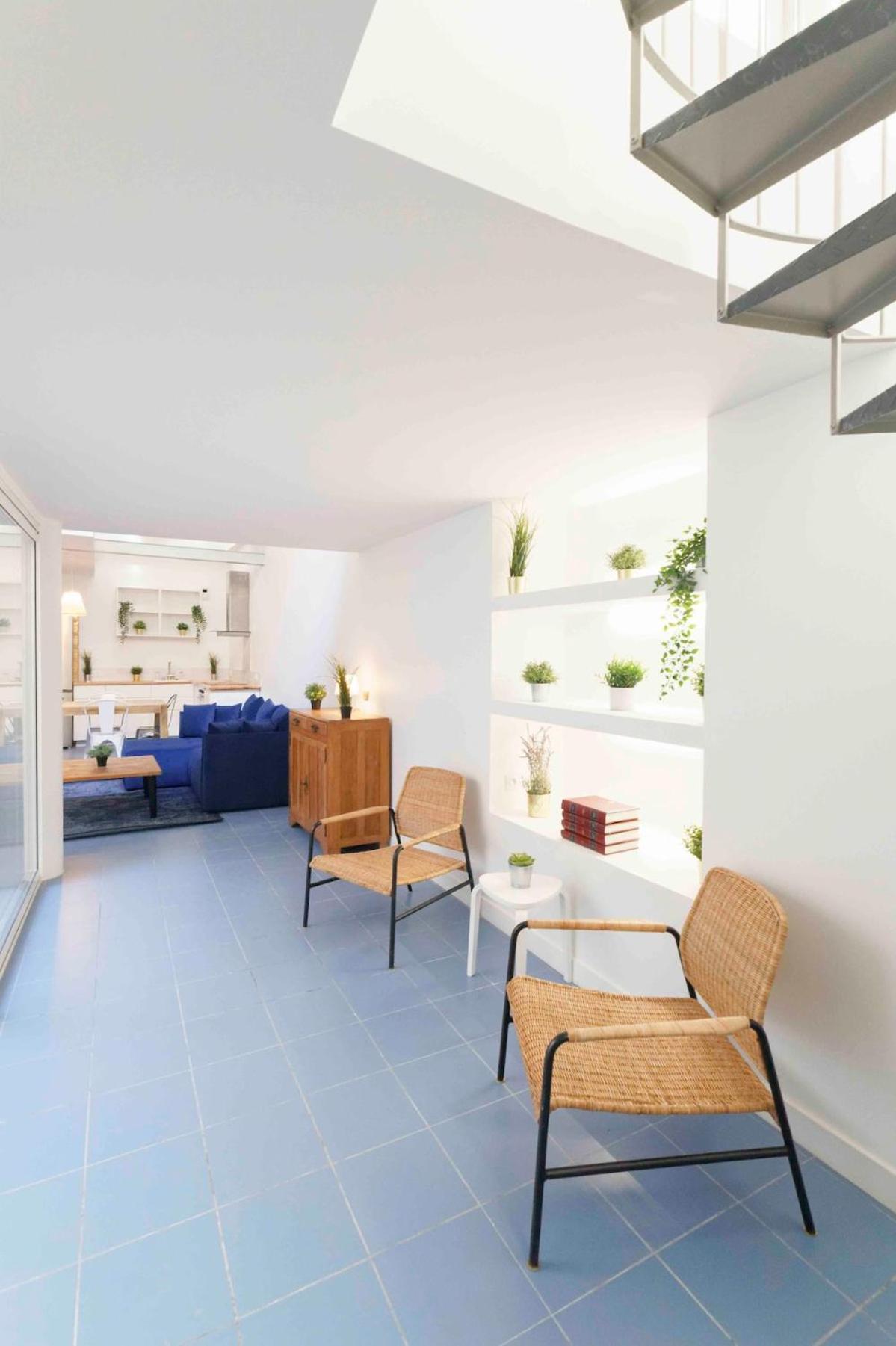 Loft Center & Terrace & Air Conditioning Apartment