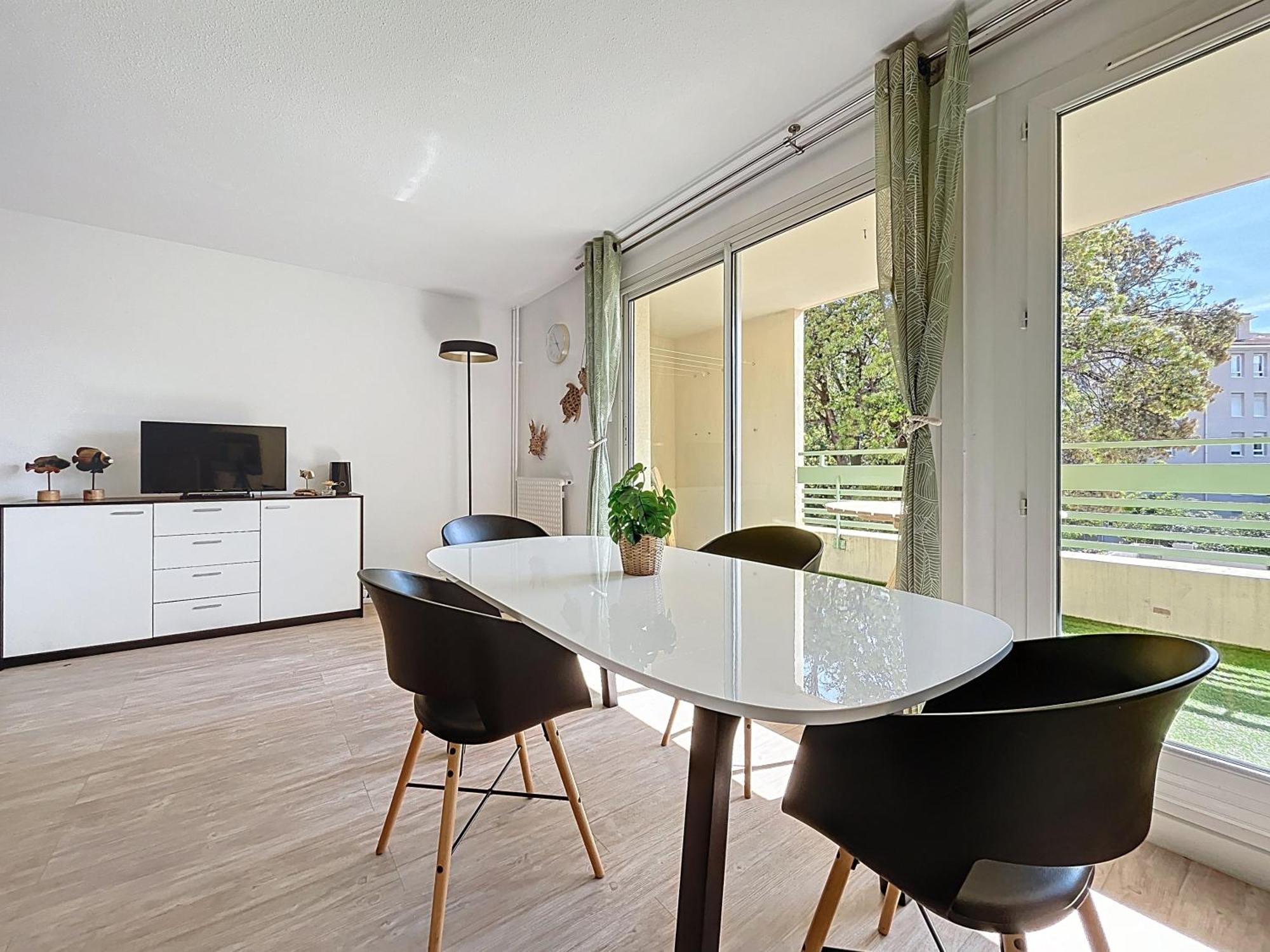Apartment Grand - 3 Minutes De La - Les Freres De La Loc' *