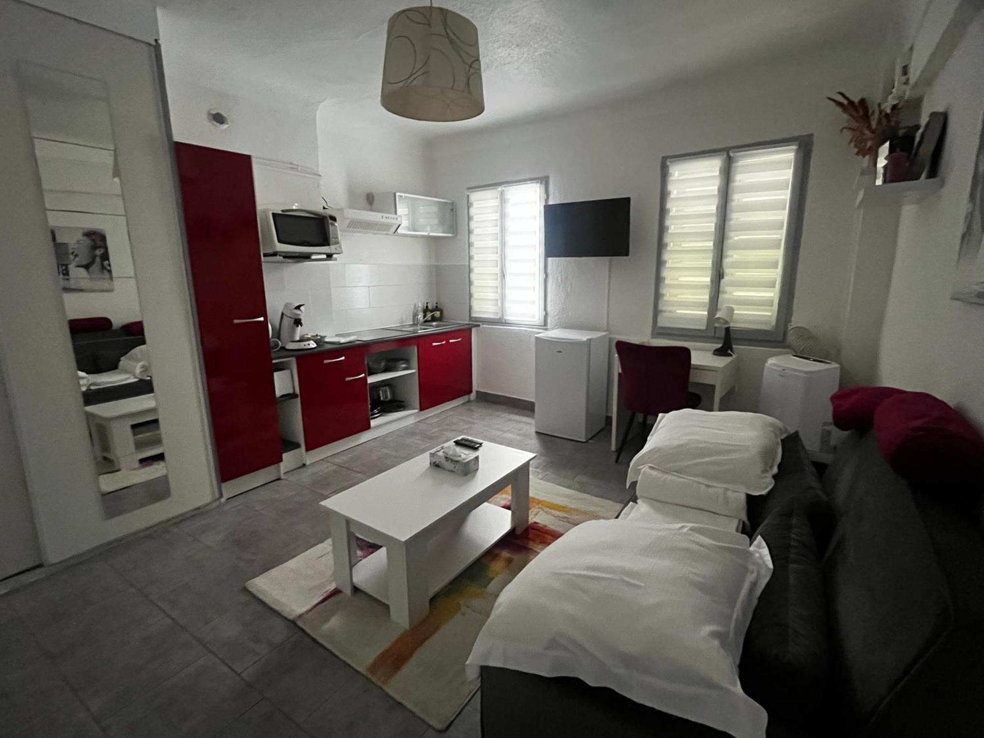 Apartment 2 Personnes Dans Le Celebre Quartier Des Chartreux *