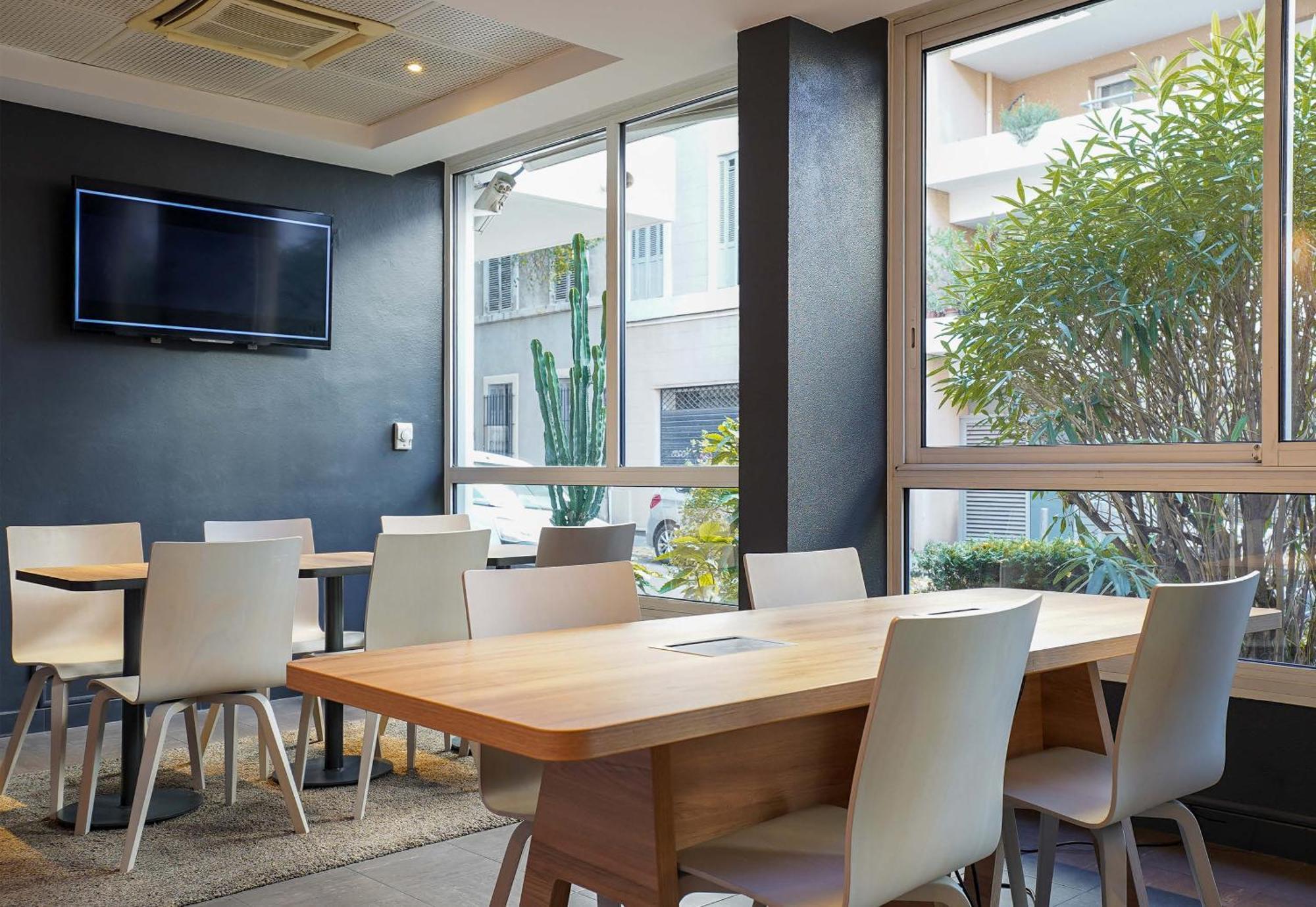 Hotel Prado Parc Des Expositions 3*