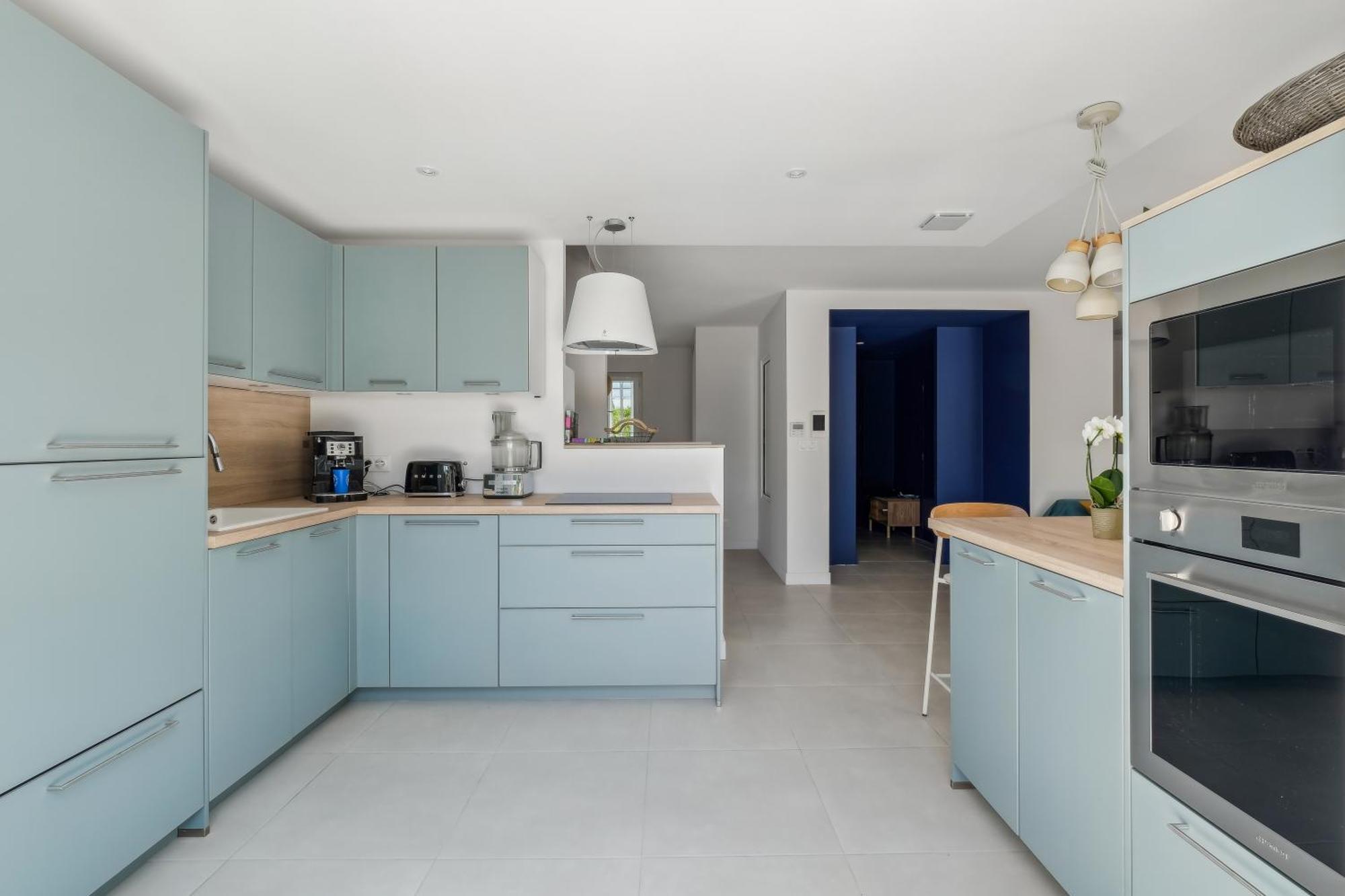 Maison Contemporaine Avec Bassin A 300m De La *