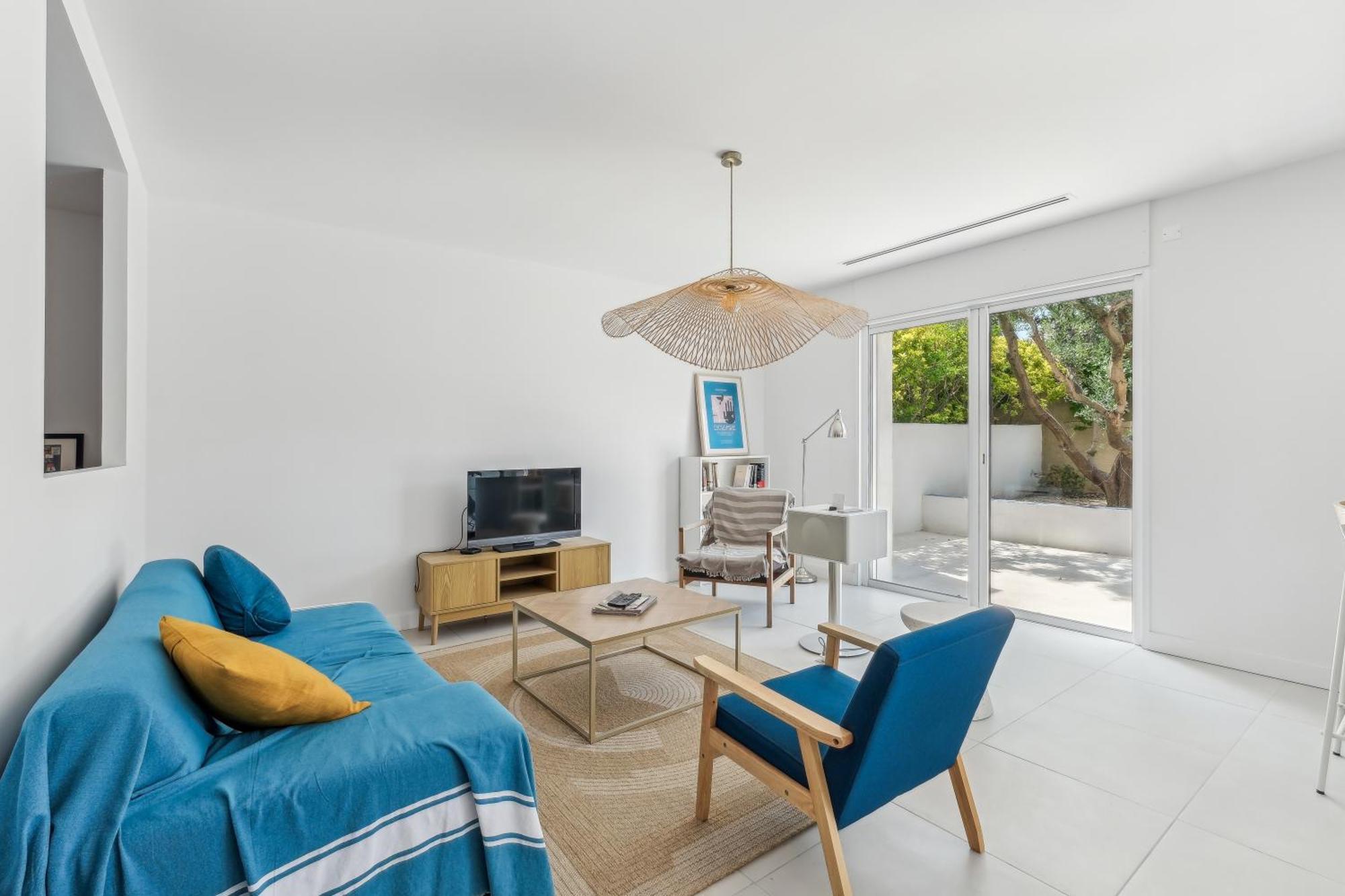 Maison Contemporaine Avec Bassin A 300m De La Villa