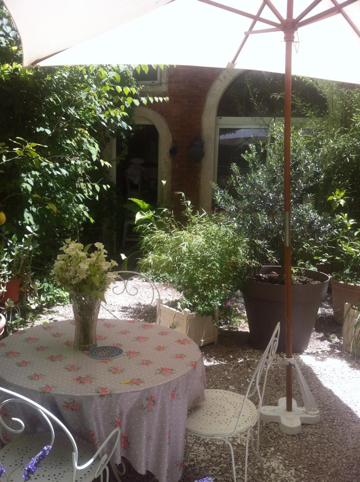 Pleasant 120 M2 Duplex, Garden, Quiet, South, Center * Marseille