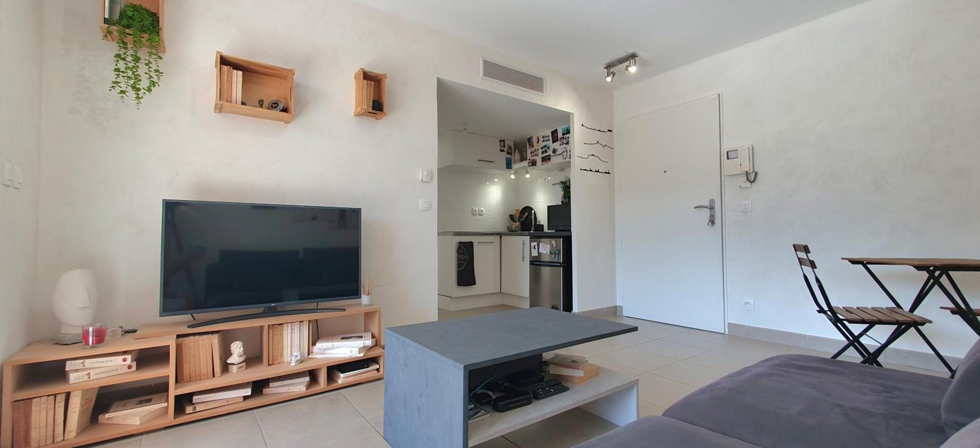 Stunning 1br Flat With Terrace View On Calanques *