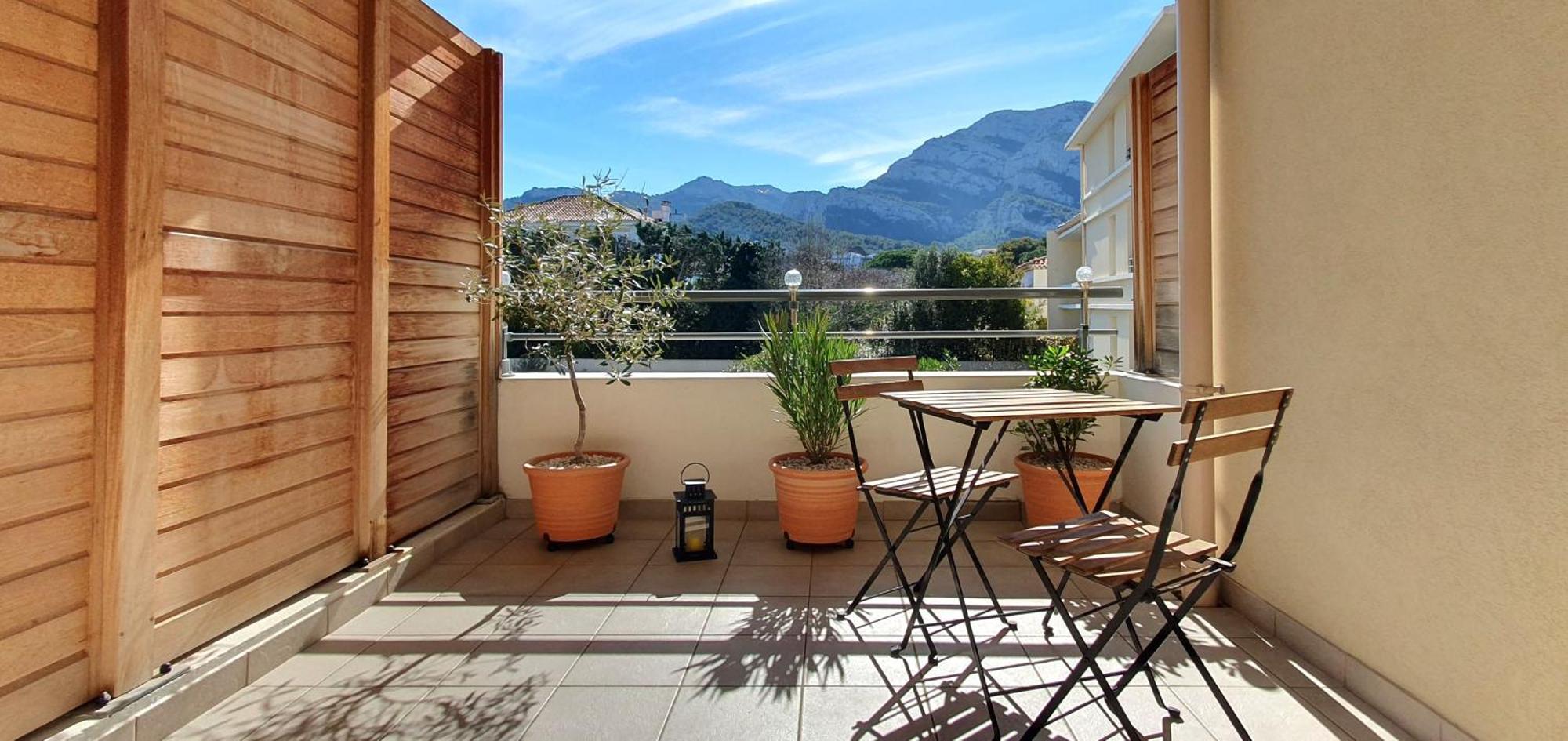 Stunning 1br Flat With Terrace View On Calanques