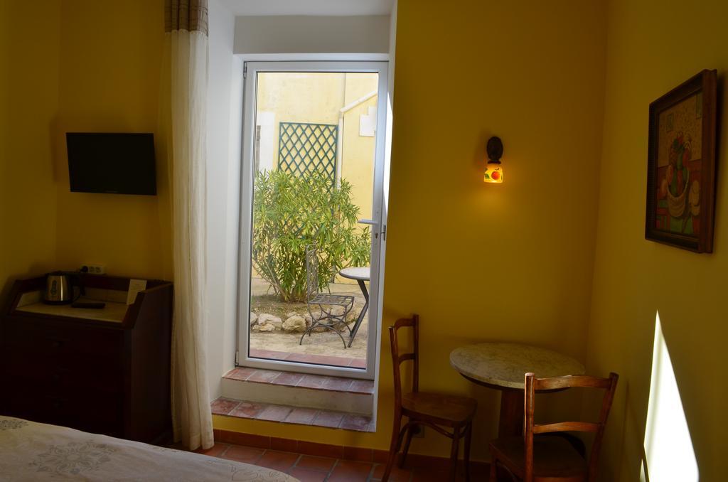 Bed & Breakfast Chateau De L'aroumias *