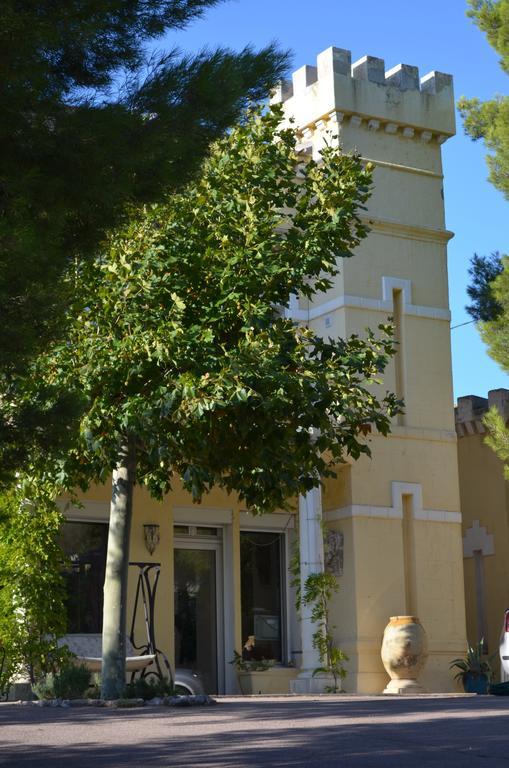 Chateau De L'aroumias Bed & Breakfast