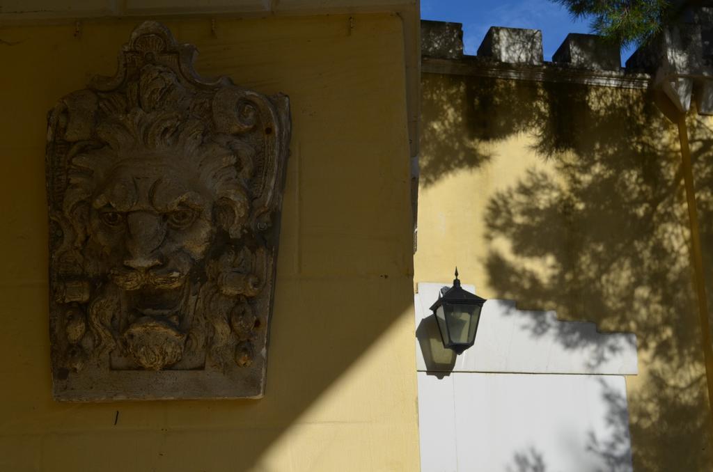 Chateau De L'aroumias Bed & Breakfast
