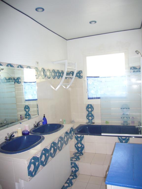 Chateau De L'aroumias Bed & Breakfast *