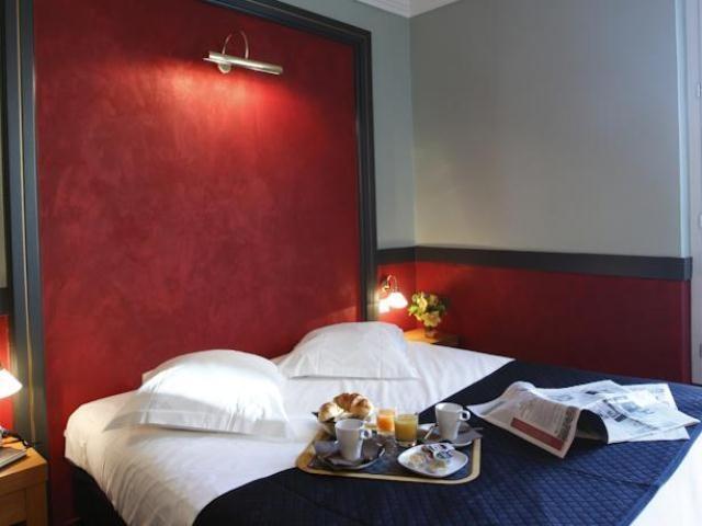 Adonis Vieux Port - Du Palais Hotel 3*