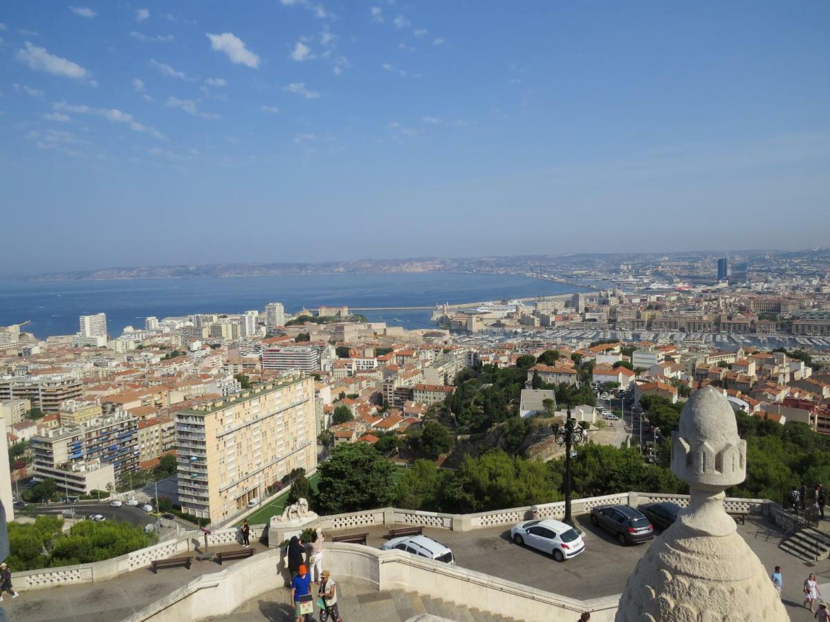 Calme Et Tres Lumineux, Au Pied De Notre Dame De La Garde * Marseilles